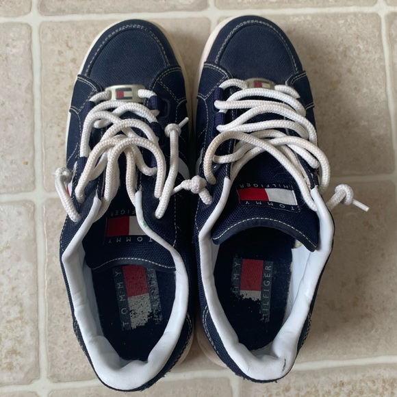 Vintage Tommy Hilfiger sneaker - Picture 3 of 5